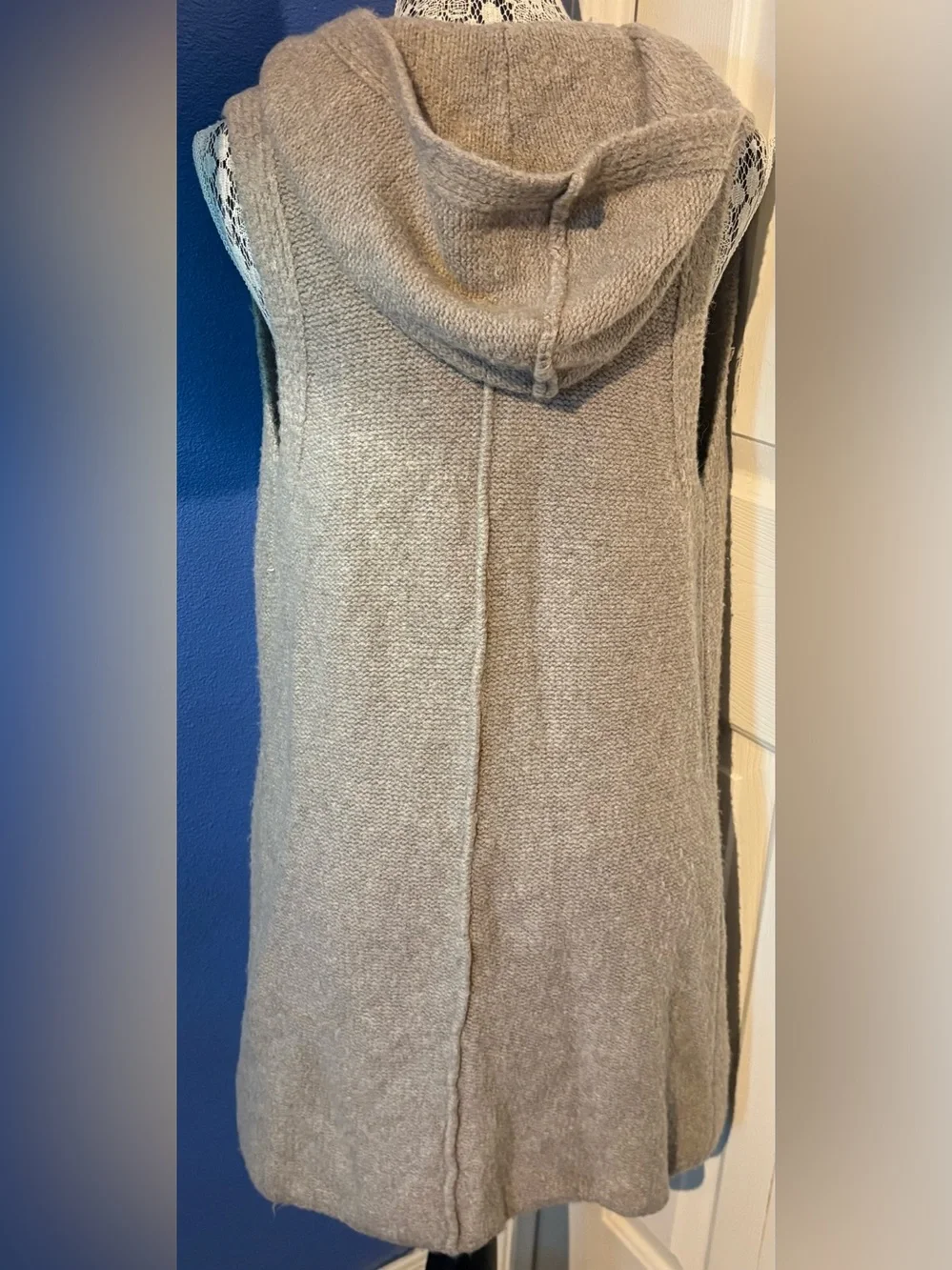 Tahari Light Gray Tan Hooded Sleeveless Knit Cardigan Vest
